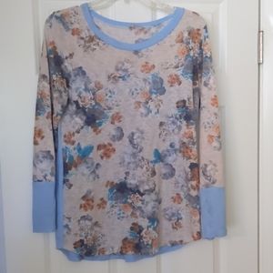Floral long sleeve top, size M